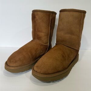 UGG CLASSIC SHORT BOOTS WOMEN’S SIZE 5